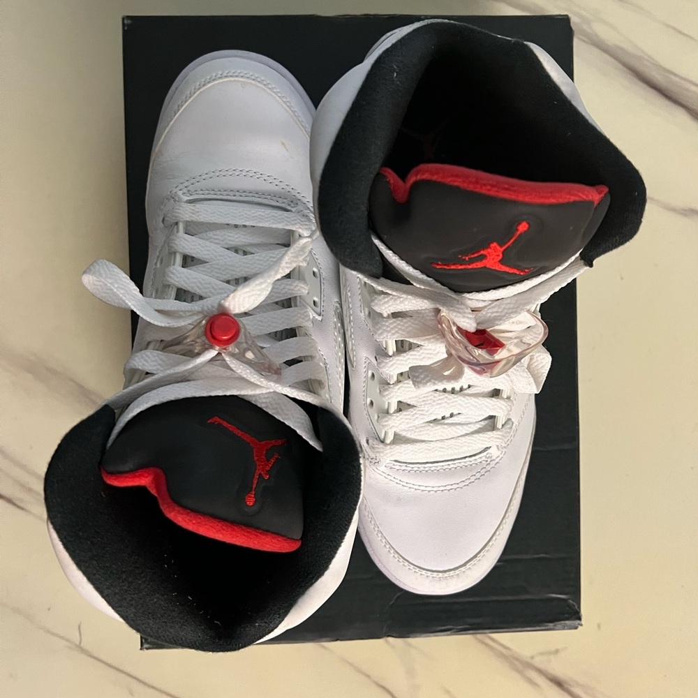 Air Jordan V Retro (GS) Size 5.5 in boys, 7 in women